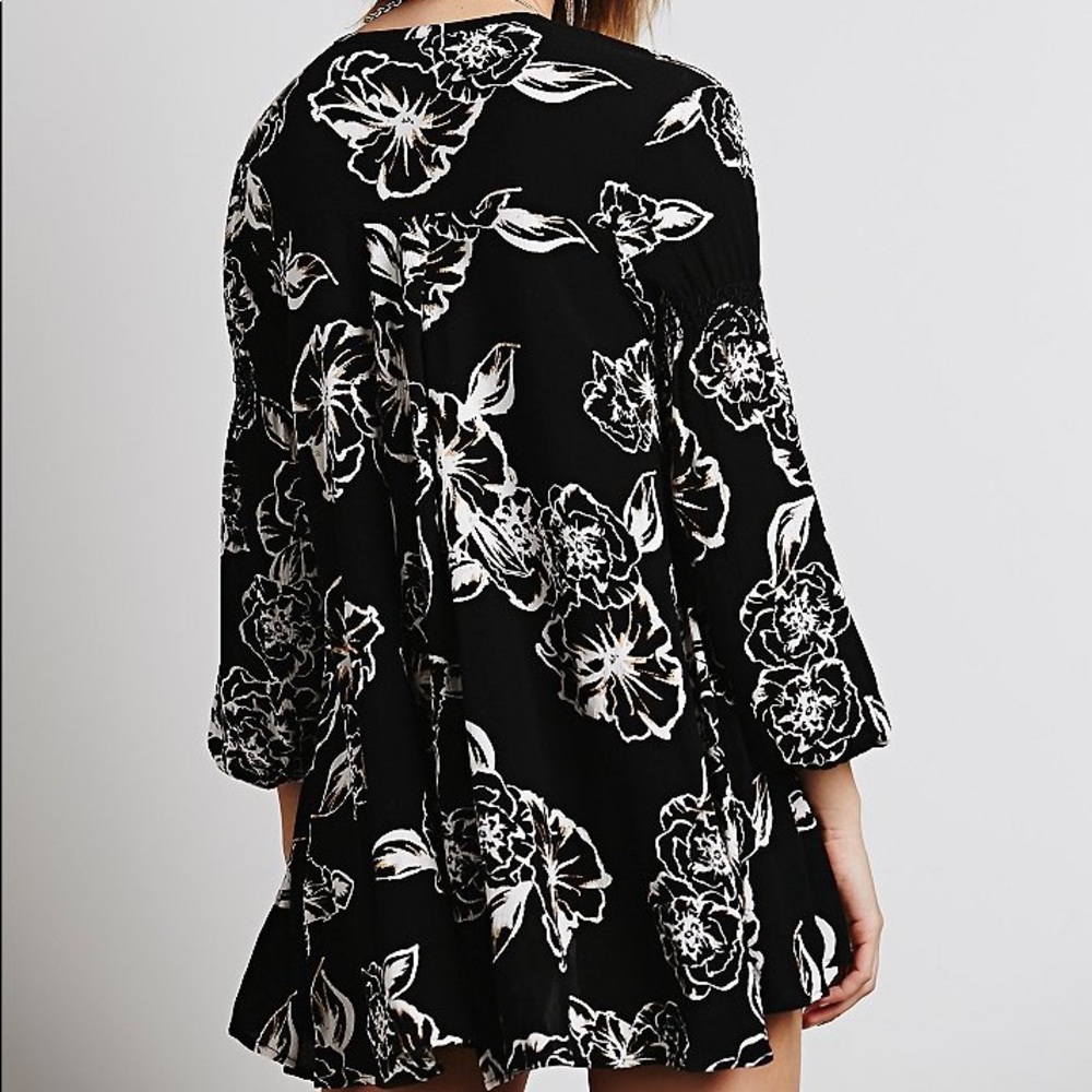 Free People black floral tunic 🖤 - Picture 3 of 7